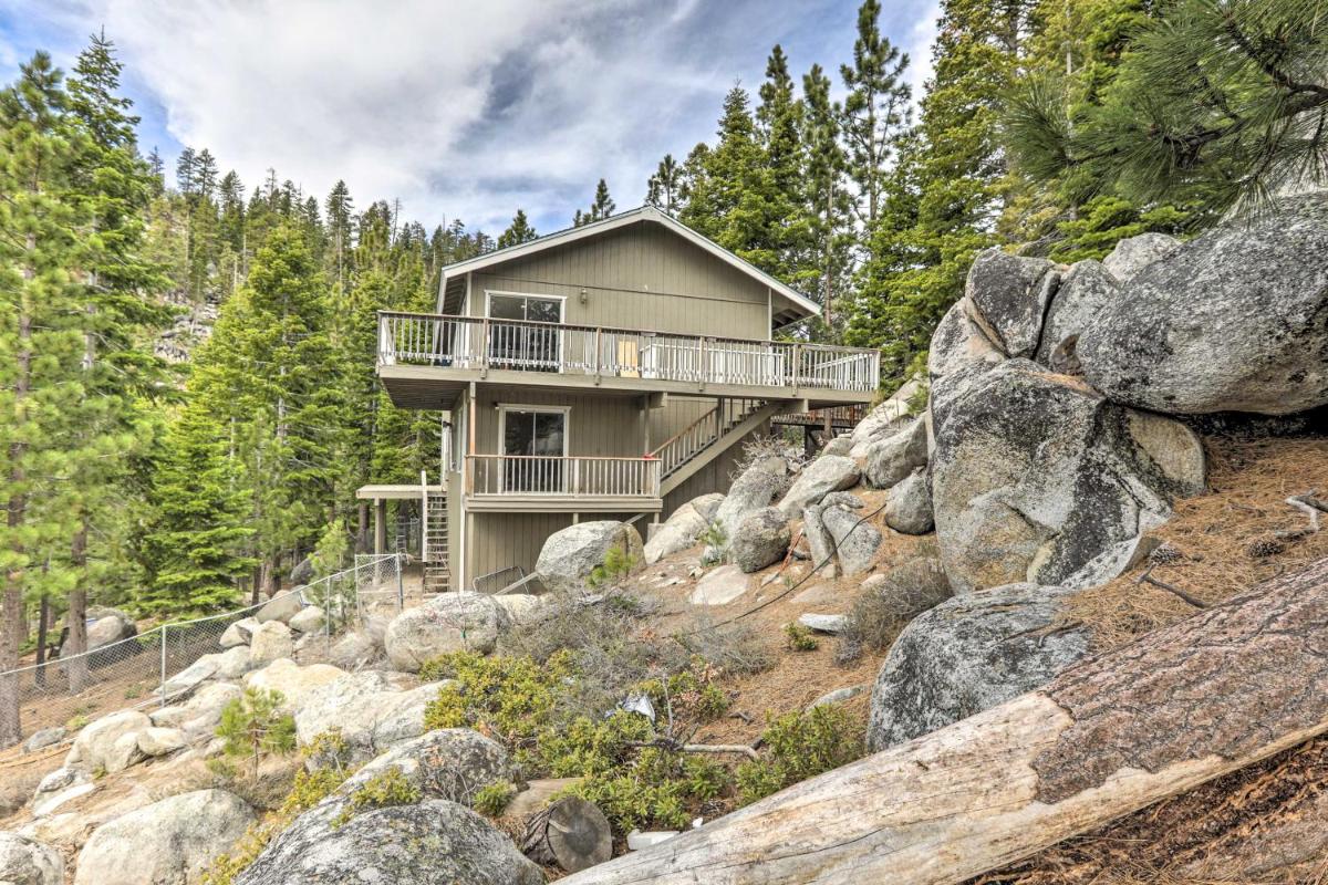 Tahoe Retreat with Hot Tub and NFL Sunday Ticket! Main image 1